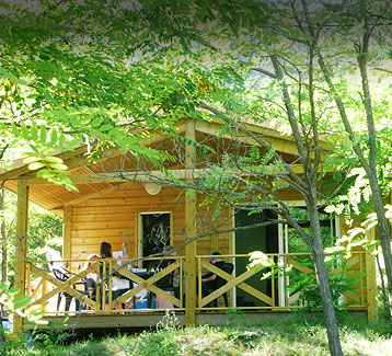 Our chalets and ecolodges fit <strong>2 to 6 persons</strong> !